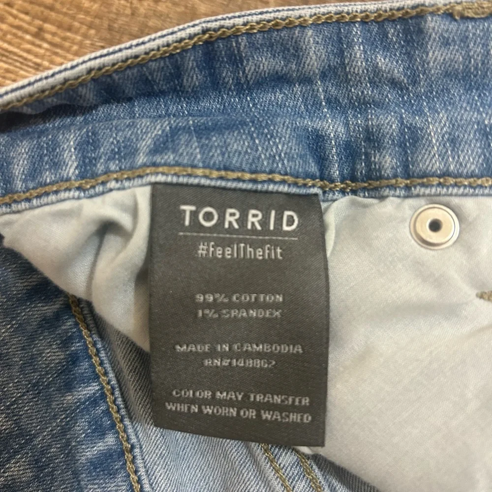 Torrid Women's Light Blue Jean Shorts - Picture 5 of 8